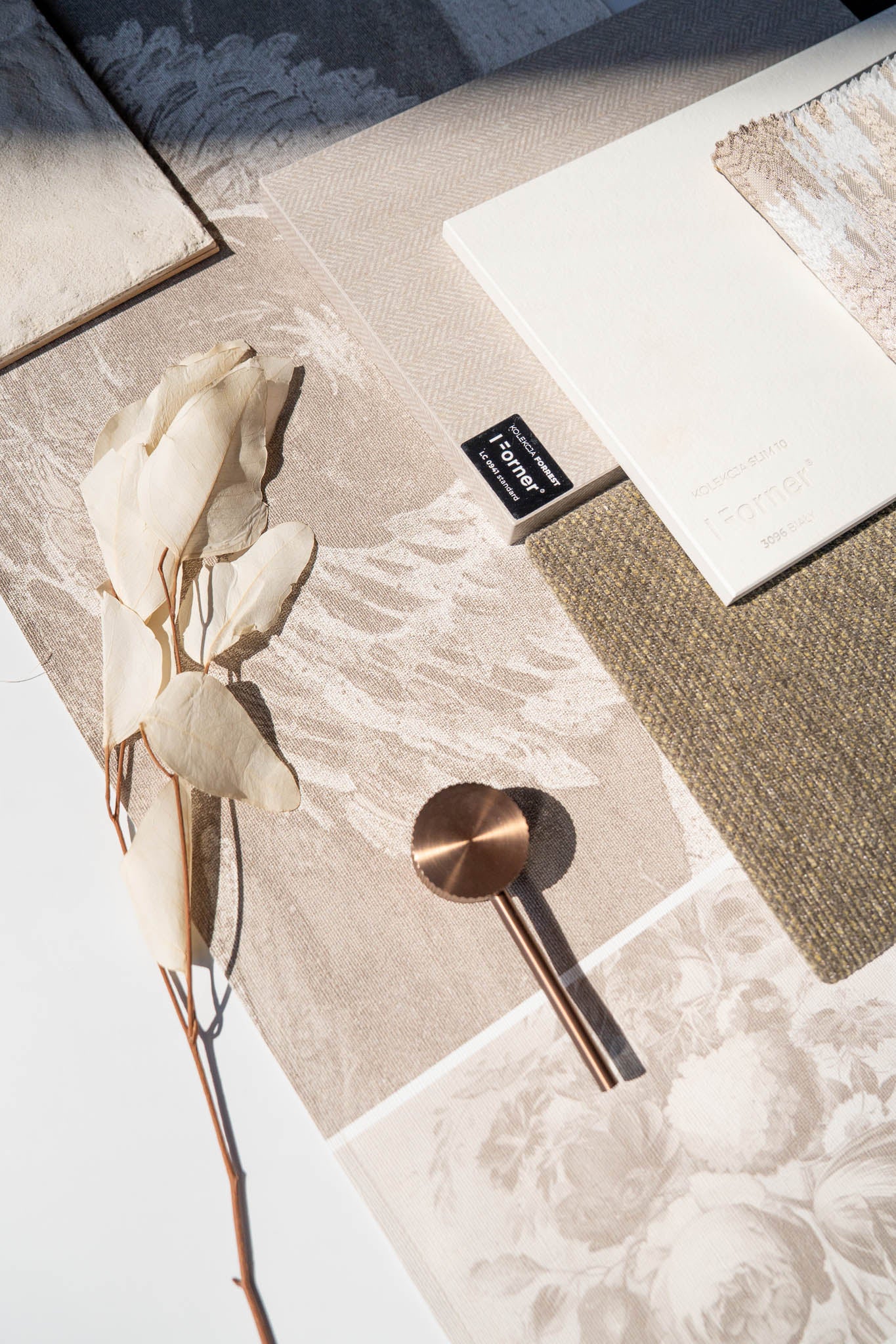 Boudoir Greige – Tapeta w rolkach